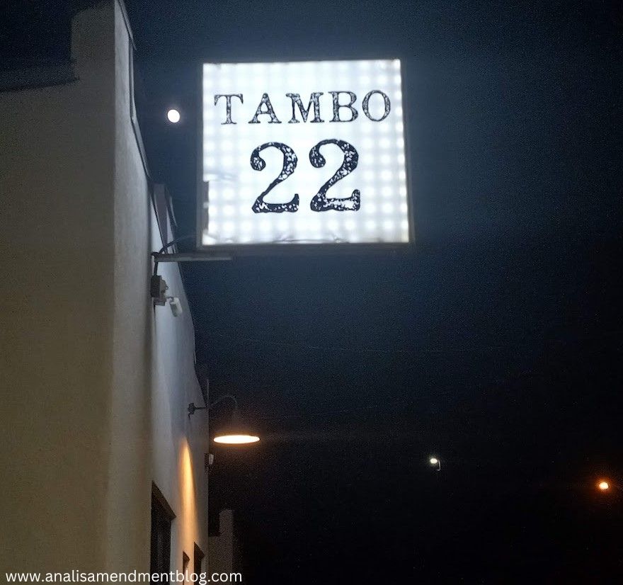 Tambo 22 exterior and sign