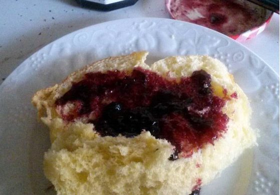 brioche_blueberry